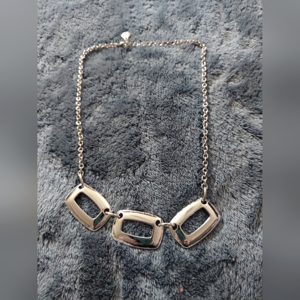 LIZ CLAIBORNE Est 1976 Silver Tone Rectangle Link Metal Pendant Necklace